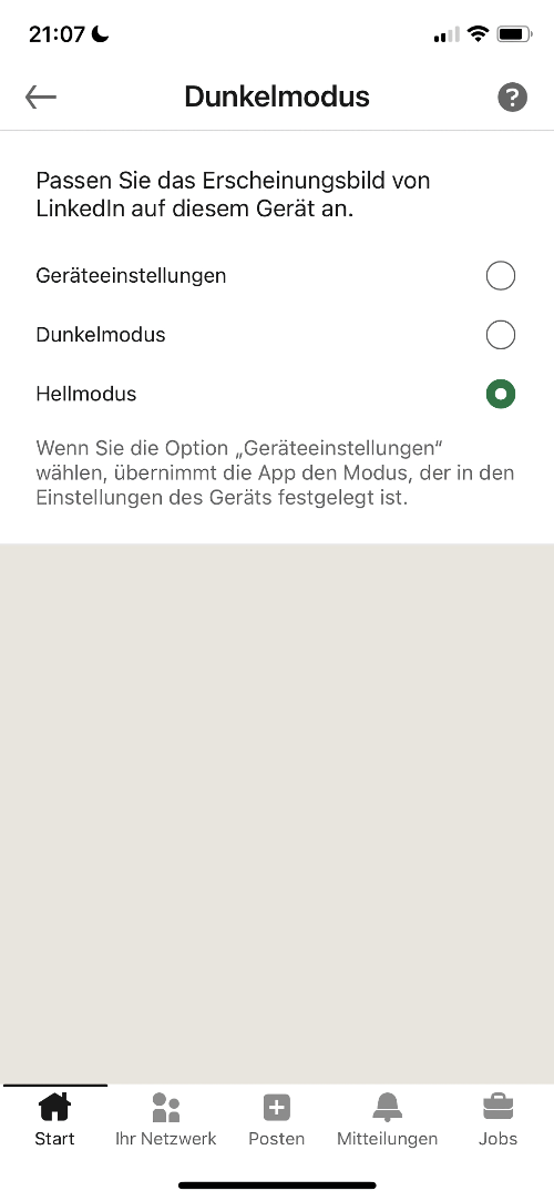 Diese Abbildung zeigt den 3. Schritt zum Einstellen des Dunkelmodus in der LinkedIn App